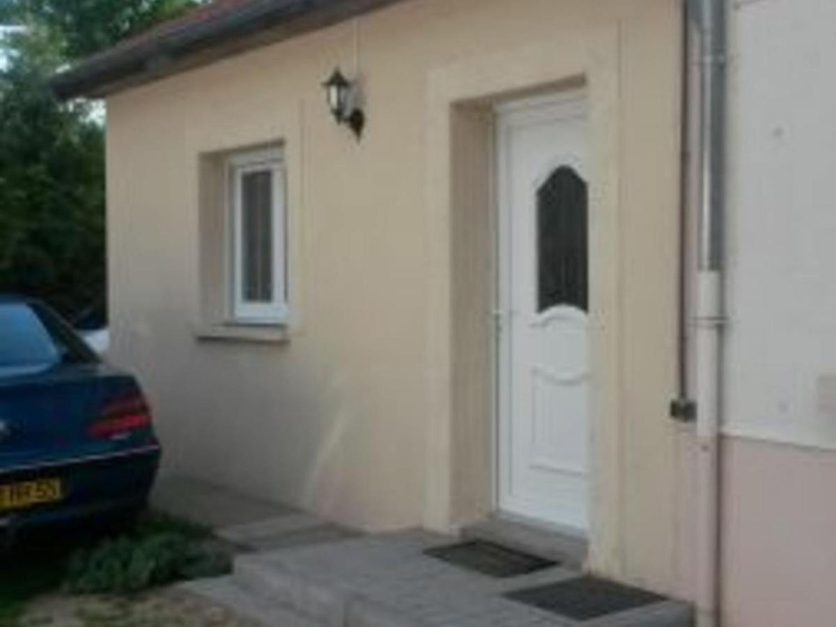 Charmant Gite A Etain, Tout Inclus, Proche Verdun Avec Terrasse Et Parking - Fr-1-585-3 外观 照片