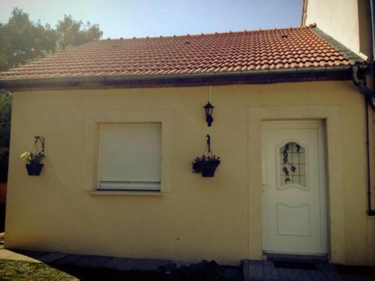 Charmant Gite A Etain, Tout Inclus, Proche Verdun Avec Terrasse Et Parking - Fr-1-585-3 外观 照片
